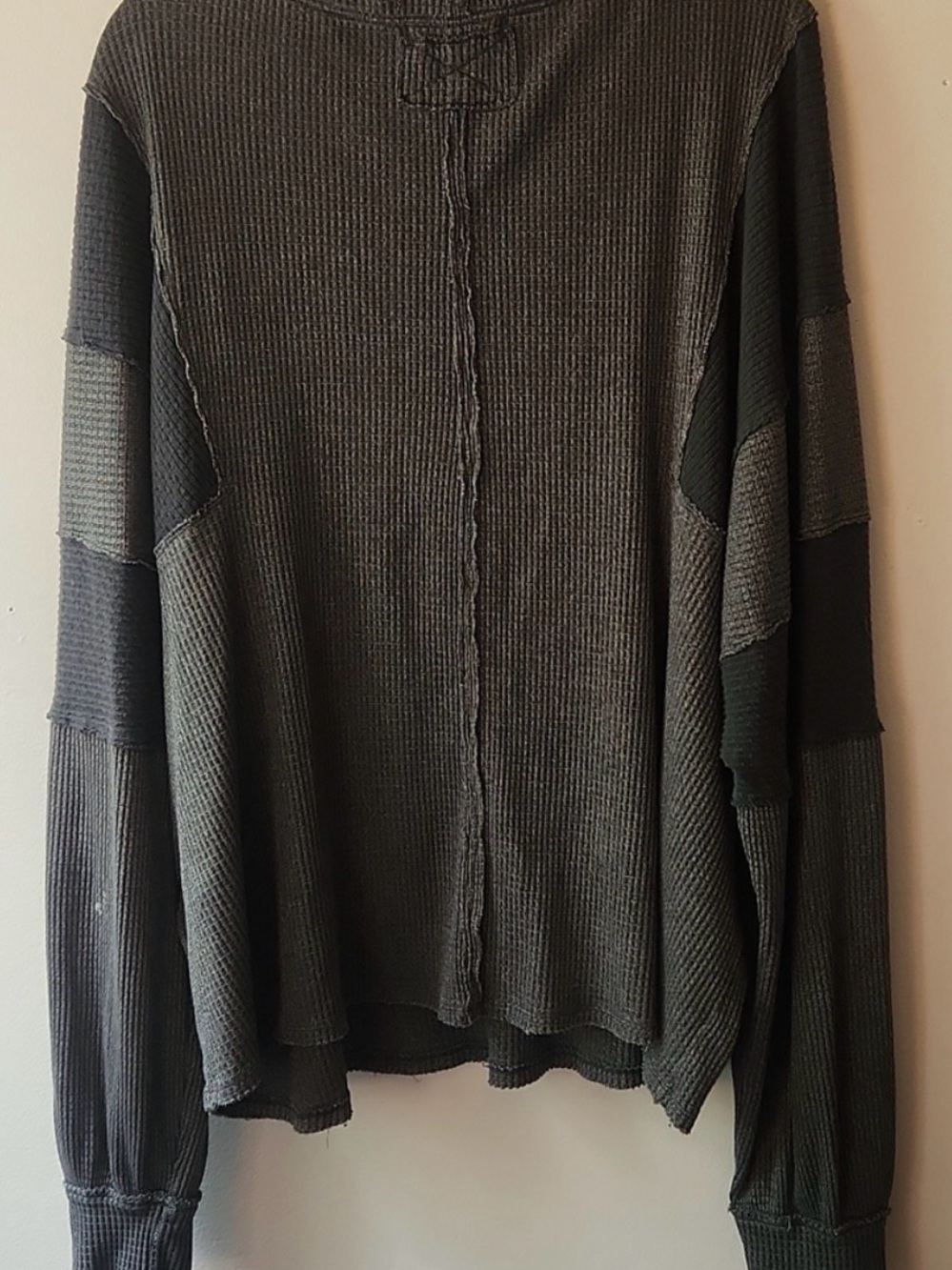 Free People Charcoal Gray Oversized V-Neck Waffle Knit Sweatshirt + A GIFT 🎁 - Picture 6 of 8